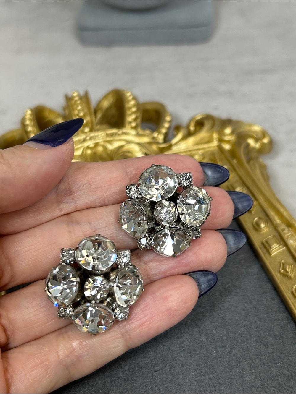 Vintage Old Hollywood Clear Crystal Cluster Clip-On Earrings - Picture 5 of 7